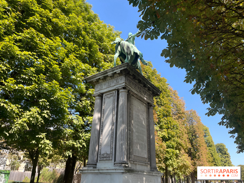 La promenade du Cours de la Reine, une ancienne promenade royale le long des quais de Seine