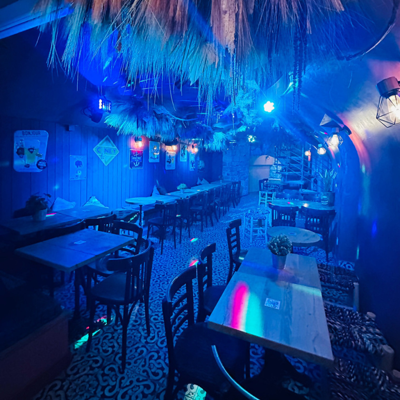 Réveillon DISCO TUBES 80’ 90’ 00’ : formule tout inclus (buffet, boissons)