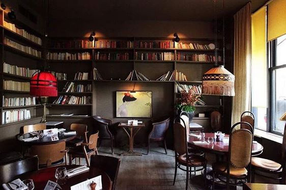 Le tea time du Fumoir pour une pause face au Louvre