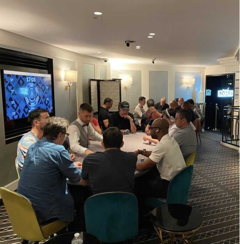 Le Paris Élysées Club : un grand jeu de Noël en décembre