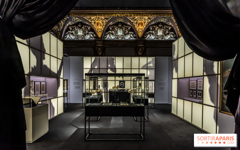 L'exposition gratuite des Bijoux de scène de la Comédie Française se dévoile à l'Hôtel Mercy-Argenteau