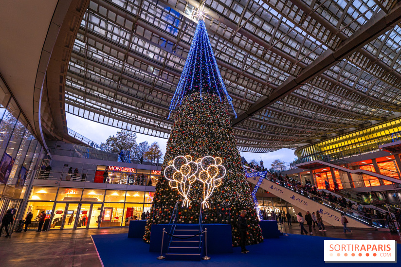 Les plus beaux sapins de Noël à Paris 2024 à découvrir : Sapin Playstation des Halles