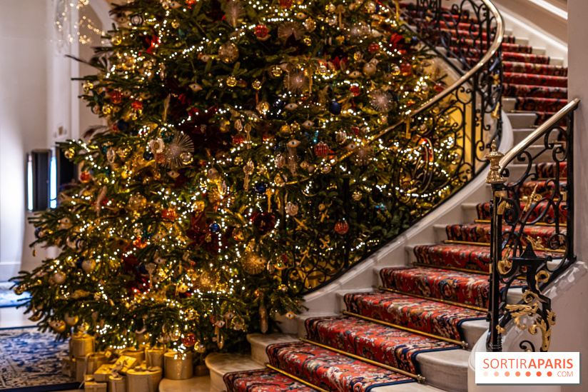 Les plus beaux sapins de Noël à Paris 2024 à découvrir : le Ritz Paris