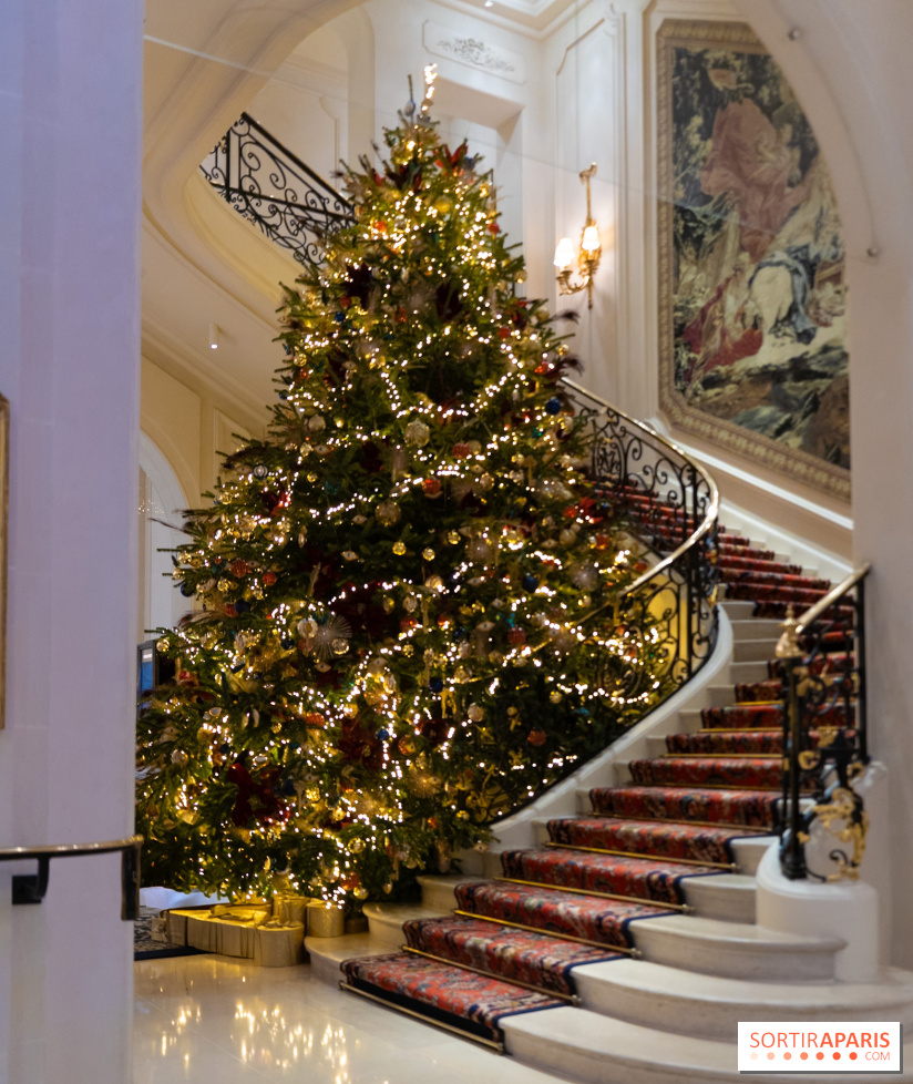 Lesvplus beaux sapins de Noël à Paris 2024 à découvrir : le Ritz Paris