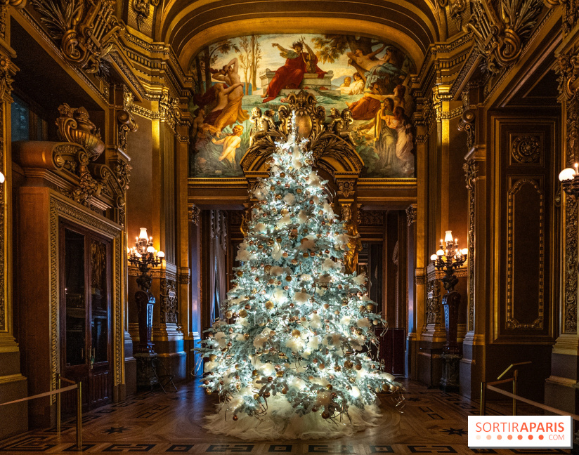 Top 15 des plus beaux Sapins de Noël à Paris 2024 : de quoi mettre des paillettes dans vos yeux