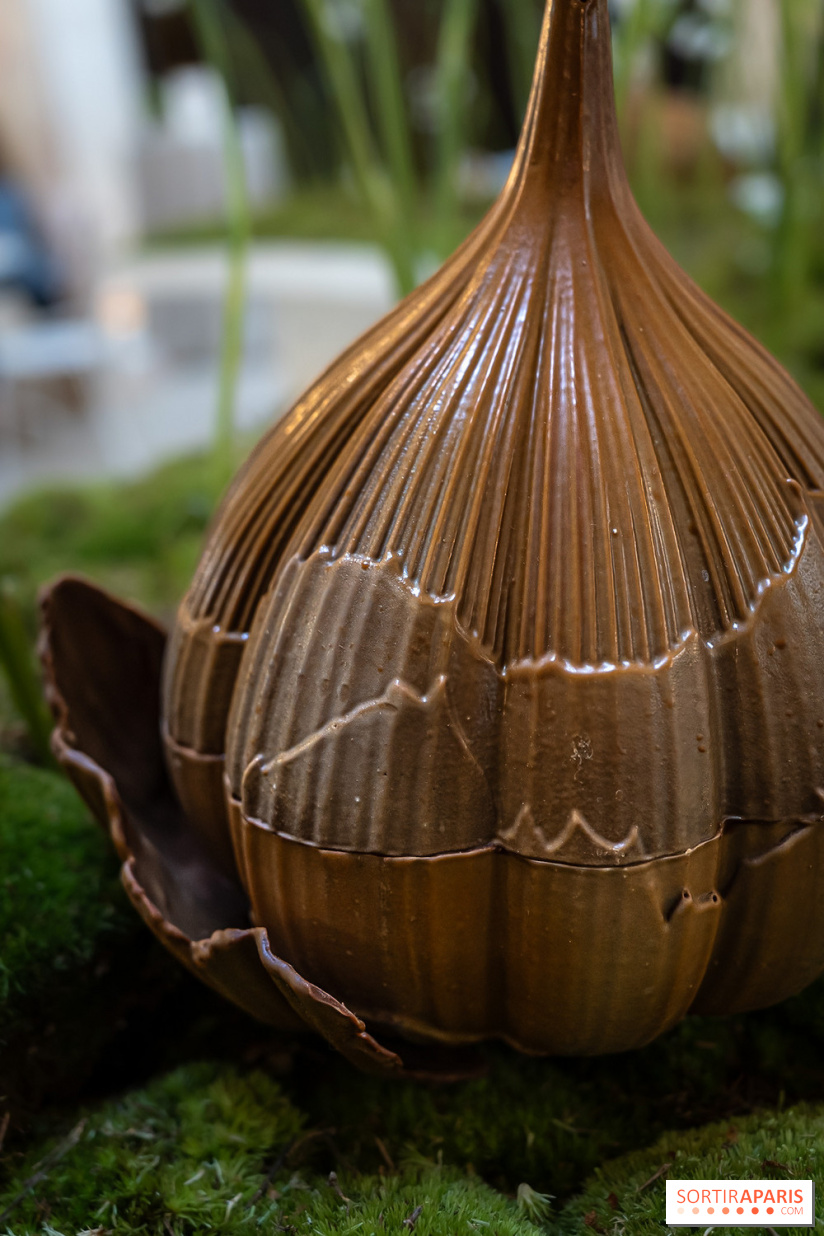 Pâques 2025 : l'oeuf ail noir original du Peninsula Paris 