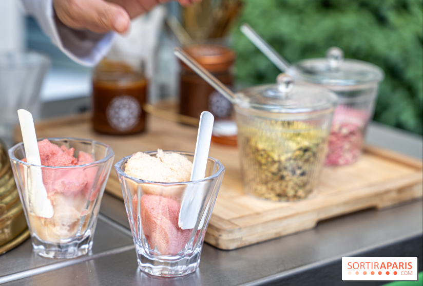 Nina Métayer installe son chariot à glace chez Maison Colbert