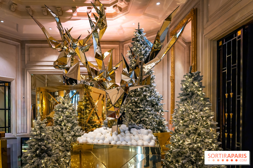 Le bar et salon de thé enchanté de Noël du George V 2025