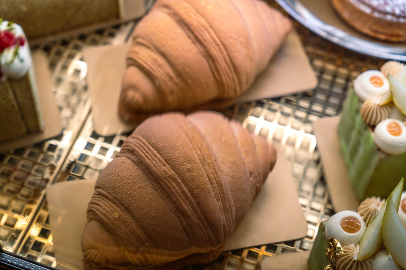 La Bûche de Noël croissant insolite du Bacha Coffee