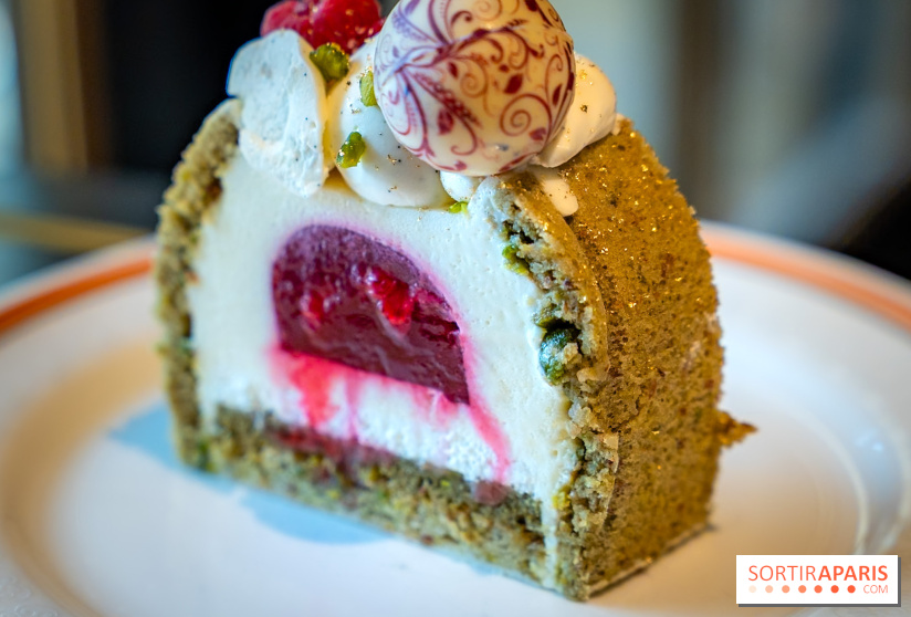 La Bûche de Noël croissant insolite du Bacha Coffee