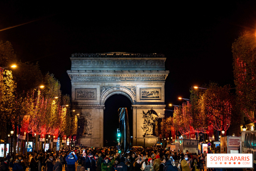 Inauguration des Illuminations de Noël des Champs-Élysées avec Clara Luciani