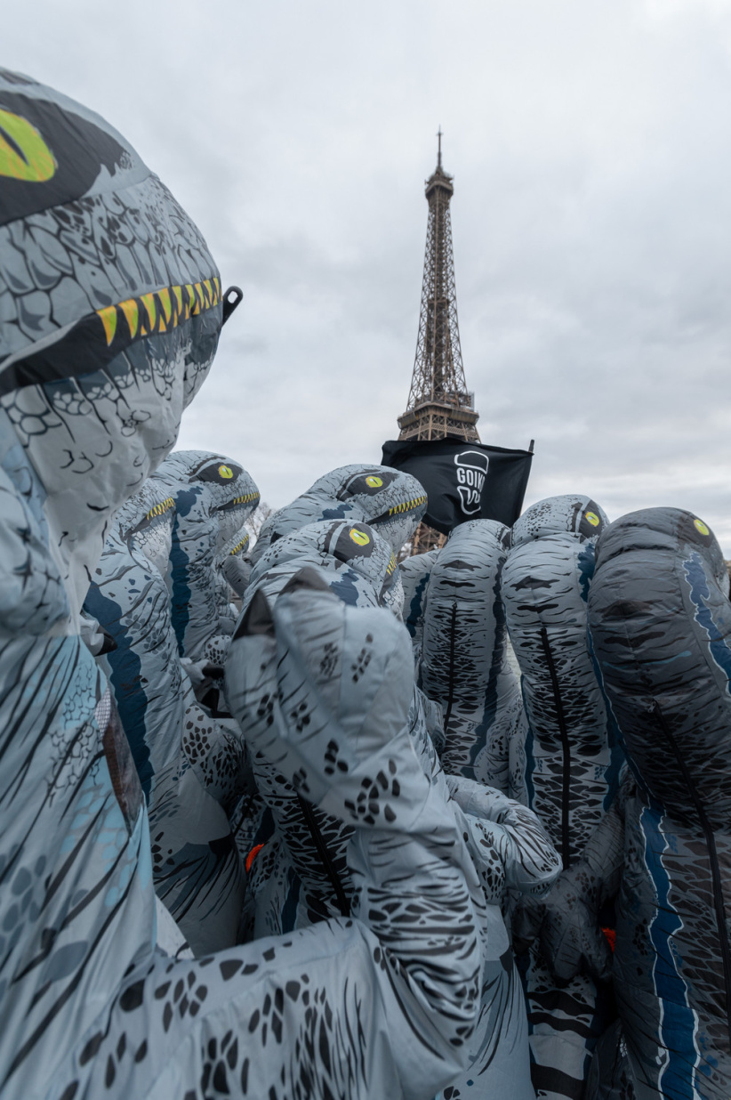 Quand des dinosaures défilent à Paris