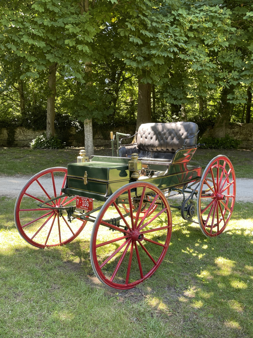 Les Belles de Dampierre, l'exposition et défilé de carosses et voitures au Château de Dampierre