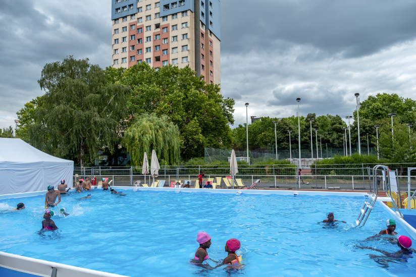 La piscine gratuite du centre sportif des Poissonniers pour cet été 2023 à Paris