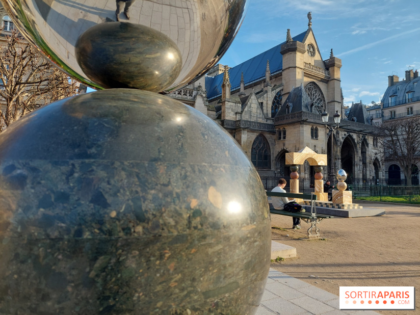 Paris : quel est ce portail monumental installé sur la place du Louvre ?