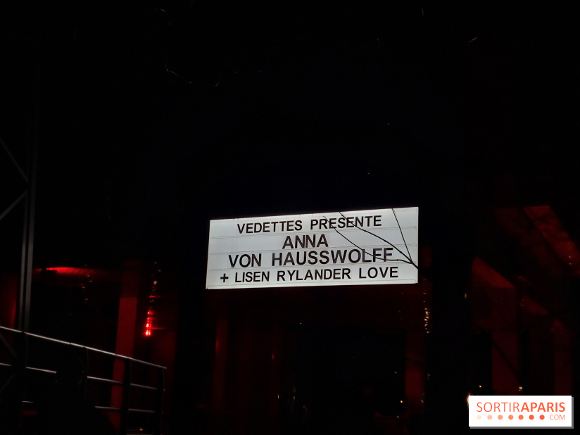 Anna Von Hausswolff: l’artiste suédoise ensorcelle la salle du Trabendo, on y était, on vous raconte
