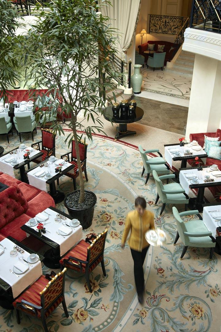 Le Shangri-La Hotel lance son swim & brunch