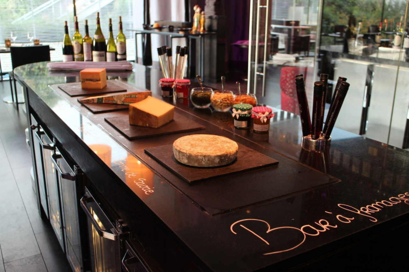 Bar à fromages de montagne au Makassar lounge & restaurant