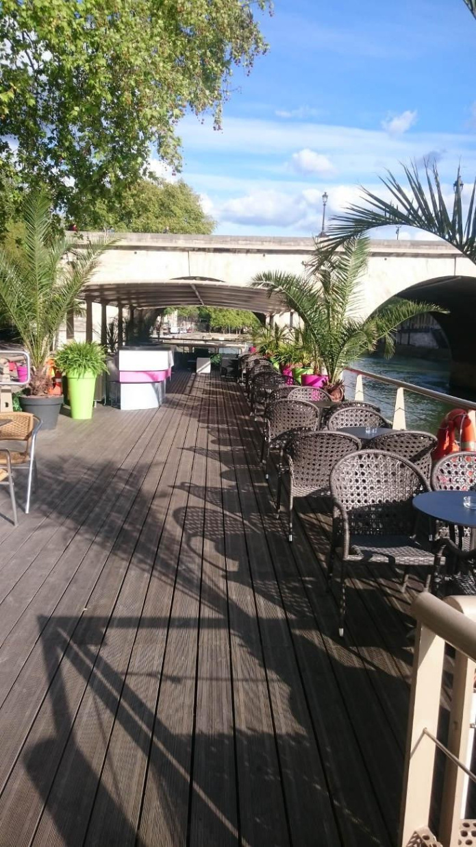 Mademoiselle Rose : cave à manger flottante