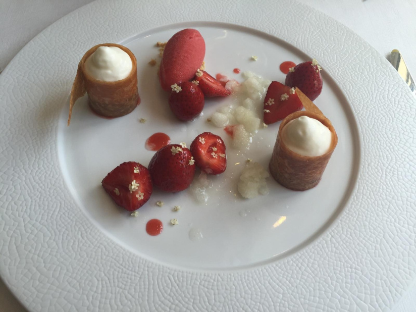 L'Abeille, restaurant du Shangri-La ouvre pour le déjeuner