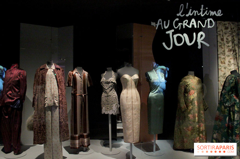 Tenue correcte exigée - l'intime au Grand Jour