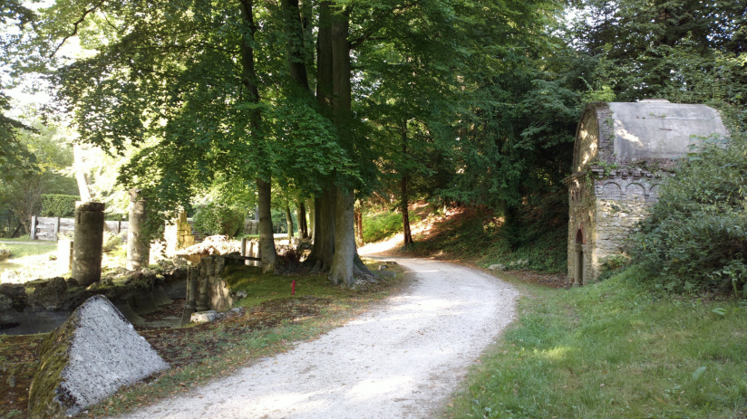 Dans les Yvelines, cet étonnant terrain de golf abrite des vestiges historiques