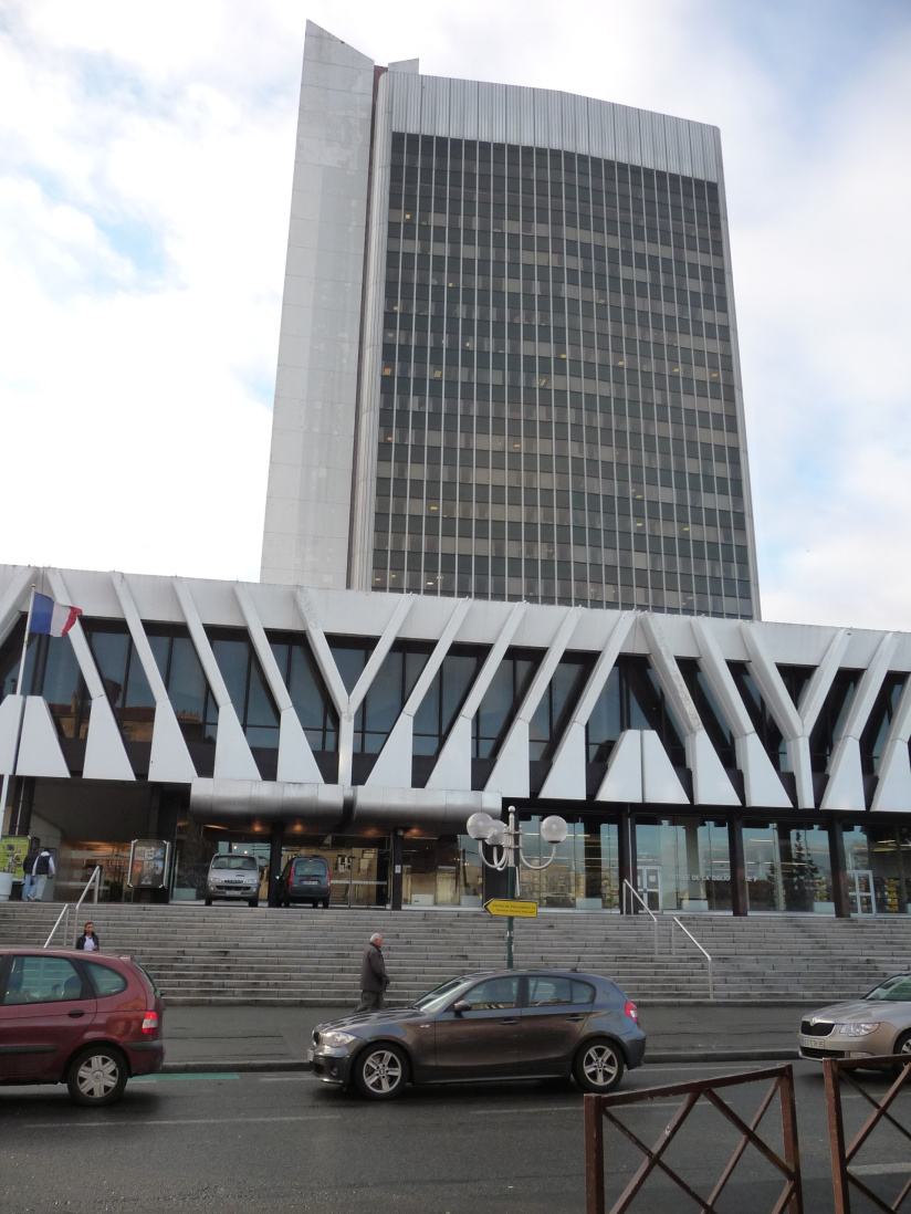 Cette mairie en région parisienne est la plus grande de France... et ce n'est pas celle de Paris !