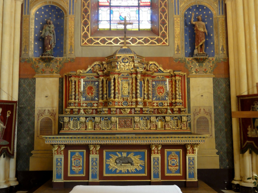 En région parisienne, cette église millénaire se distingue par beau portail de style Renaissance