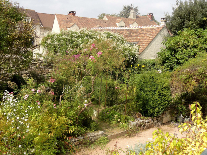 Au cœur d'un ancien presbytère, ce musée francilien dévoile un jardin de curé classé jardin remarquable