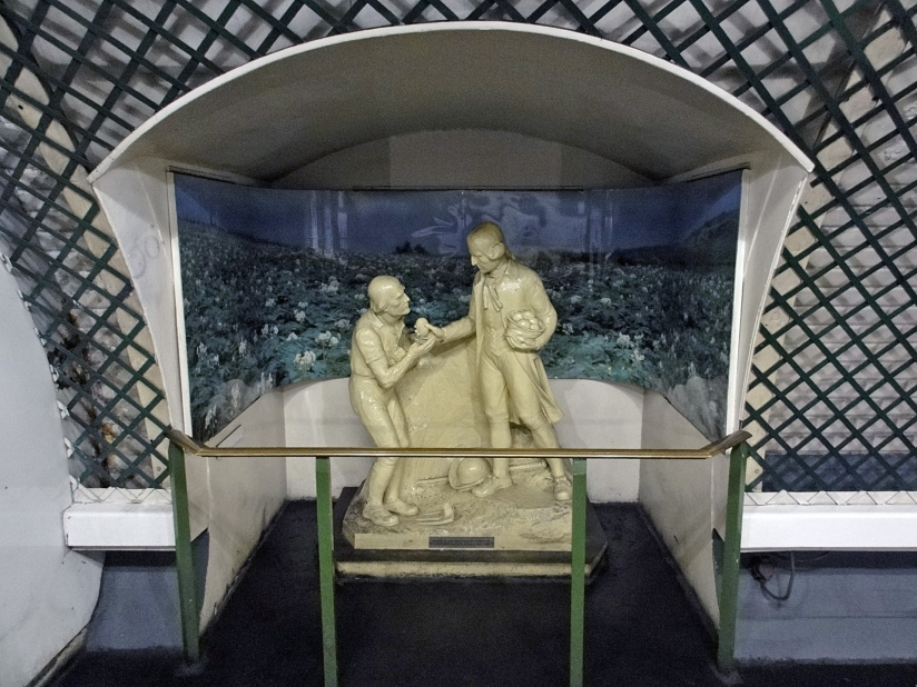À Paris, une station de métro a été décorée pour évoquer... la pomme de terre !
