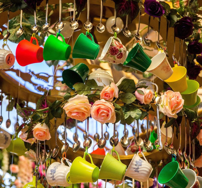 Le teatime du chapelier fou débarque à Paris