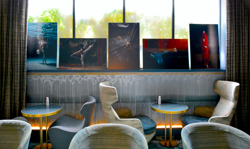 La Poésie du moment, une expo photo gratuite par Julien Benhamou cachée dans un hôtel parisien