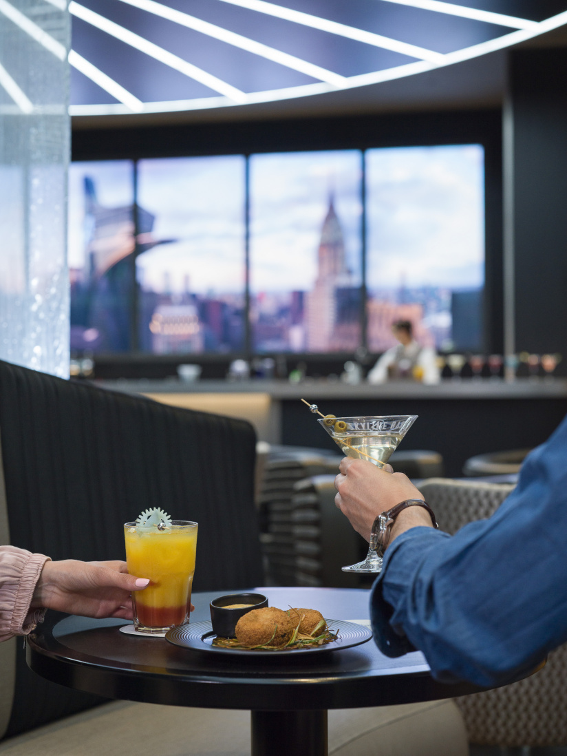 Le Skyline Bar, le bar des super-héros à l'Hôtel Marvel près de Disneyland Paris