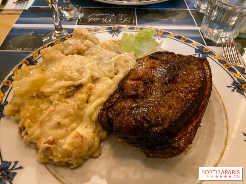 Restaurant Le Plomb du Cantal : l'institution auvergnate où aligot et truffade sont à l'honneur