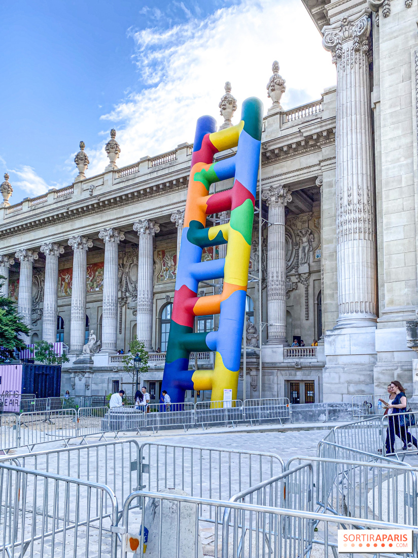 Grand Palais : c'est quoi, cette échelle multicolore sur la façade du musée ?