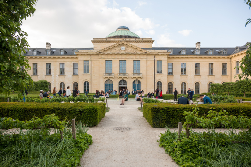 Versailles culturellement : interview du maire François de Mazières entre théâtre et patrimoine