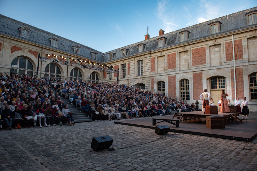 Versailles culturellement : interview du maire François de Mazières entre théâtre et patrimoine