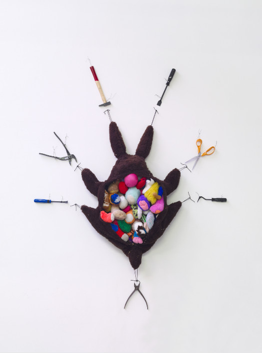 Annette Messager au Musée de la Chasse et de la Nature : une exposition sur l’animal et l’humain