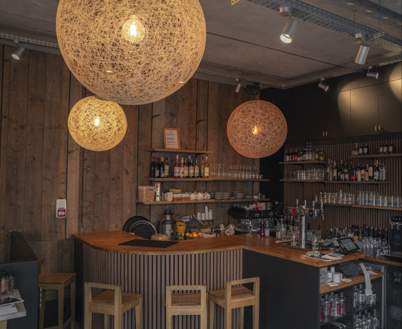 Restaurant magique à Paris : Factorielle 52, le bar-spectacle du 13e arrondissement