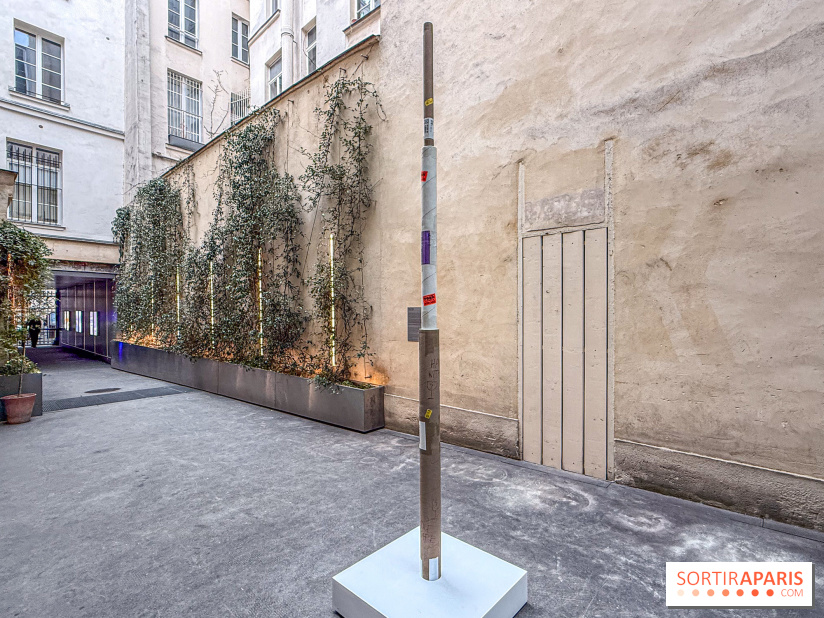 Mungo Thomson — Monument : des emballages en bronze et un film de bougies à Lafayette Anticipations