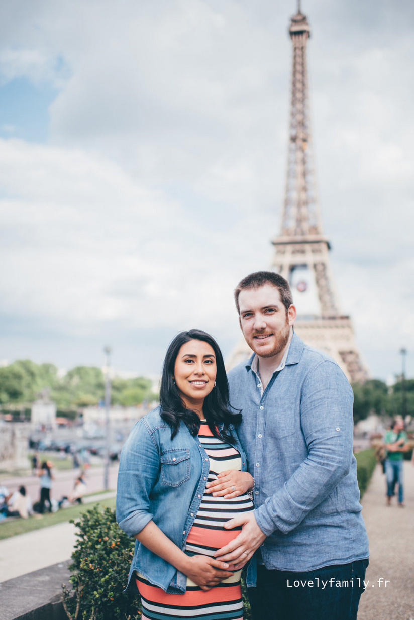 Une séance photo grossesse dans les rues de Paris