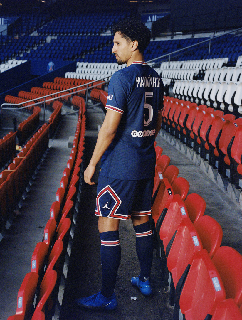 Le PSG dévoile son nouveau maillot domicile 2021-2022 signé Jordan Brand 