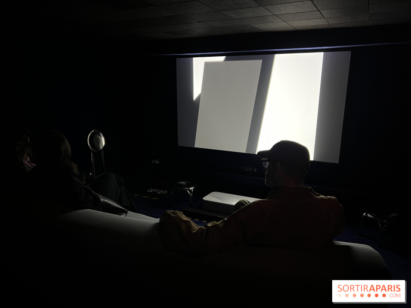 Insolite : Out of the blue, le bar-cinéma qui mixe vins nature et courts-métrages d'auteur à Paris