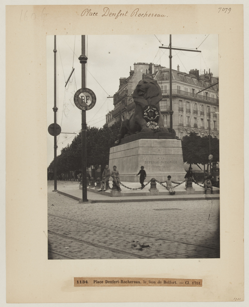 Éphéméride du 21 septembre à Paris : Le Lion de Belfort s'installe sur la place Denfert-Rochereau