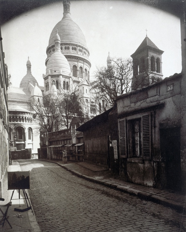 Basilique du Sacré-Cœur de Montmartre. Vue prise du 53, rue du Chevalier-de-la-Barre, Eugène Atget