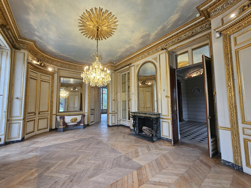 Noël 2024 au Château de Bagatelle : des visites théâtralisées et exclusives dans le pavillon royal