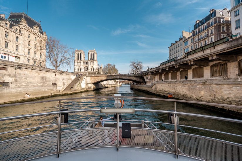 Une croisière intimiste et exclusive pour admirer la cathédrale Notre-Dame de Paris depuis la Seine