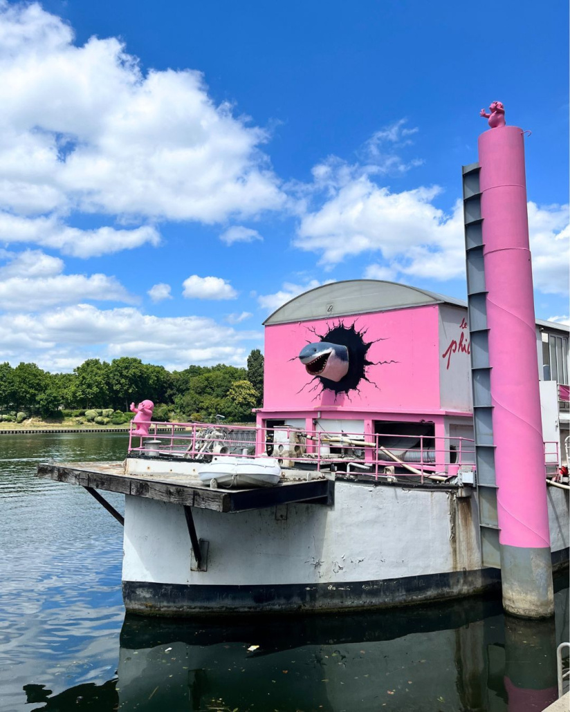 Le mignonisme en Seine : l'exposition gratuite de Philippe Katerine sur une péniche à Clichy (92)