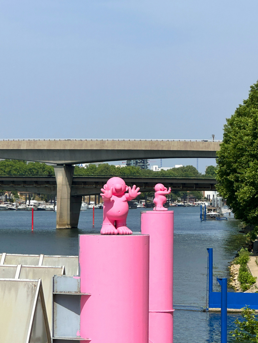 Le mignonisme en Seine : l'exposition gratuite de Philippe Katerine sur une péniche à Clichy (92)
