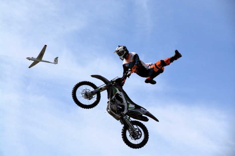 Insolite : un show de Monster Trucks, freestyle moto et Transformers débarque près de Paris